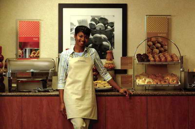 Hampton Inn And Suites Peru Restoran gambar